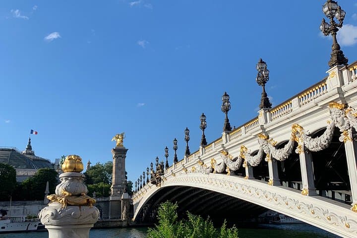Paris Seine Dinner Cruise and Moulin Rouge with Private Driver