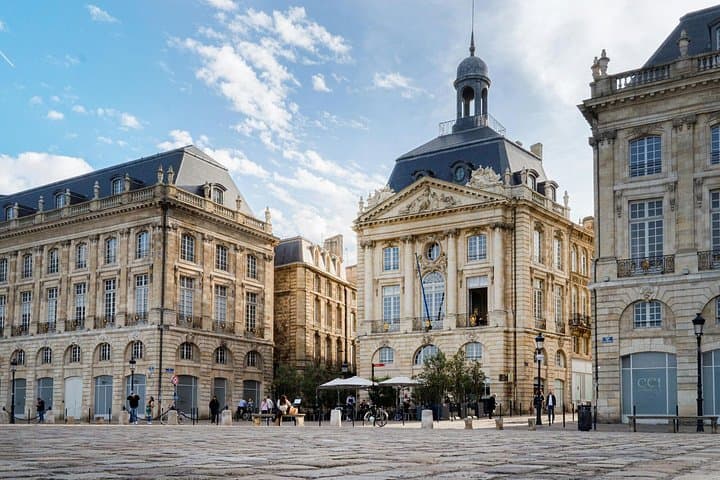 Bordeaux Scavenger Hunt & Highlights Self-Guided Walking Tour