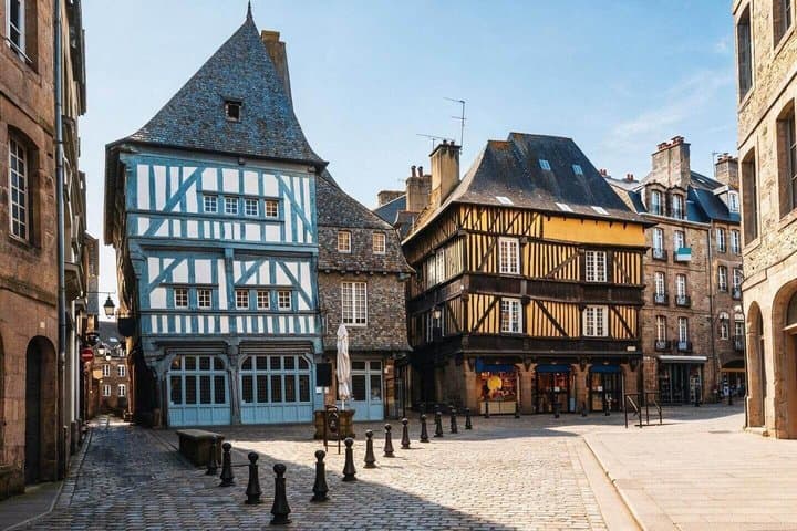 Hello Dinan: Private 2-Hour Intro City Walk with Local Guide