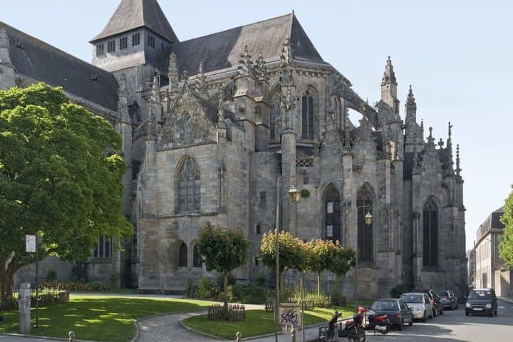 Hello Dinan: Private 2-Hour Intro City Walk with Local Guide