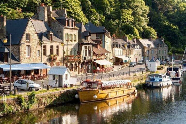 Hello Dinan: Private 2-Hour Intro City Walk with Local Guide