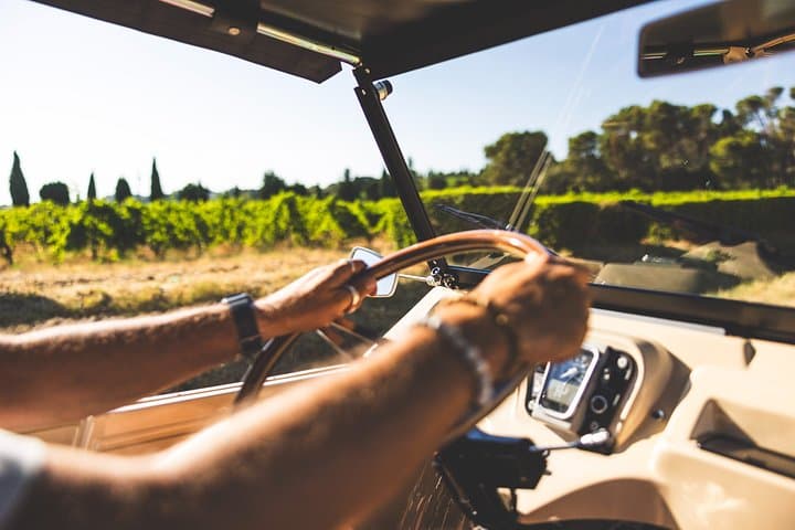 Chateauneuf du Pape Private Tour in the Méhari with Driver-Guide