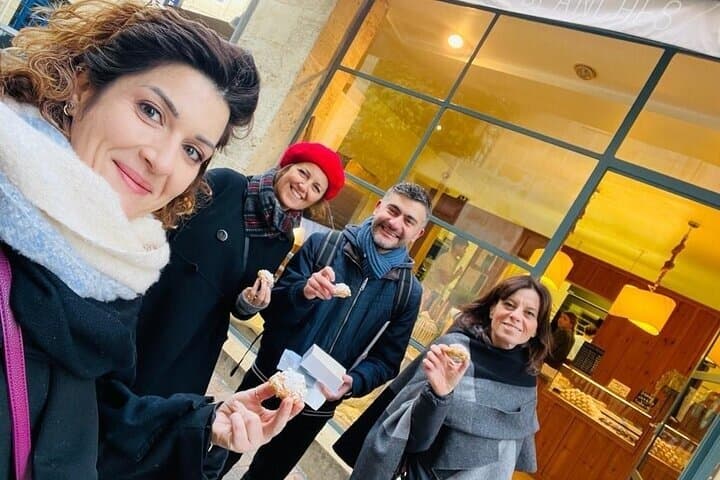 The Ultimate Private Bordeaux Walking Tour with local treats