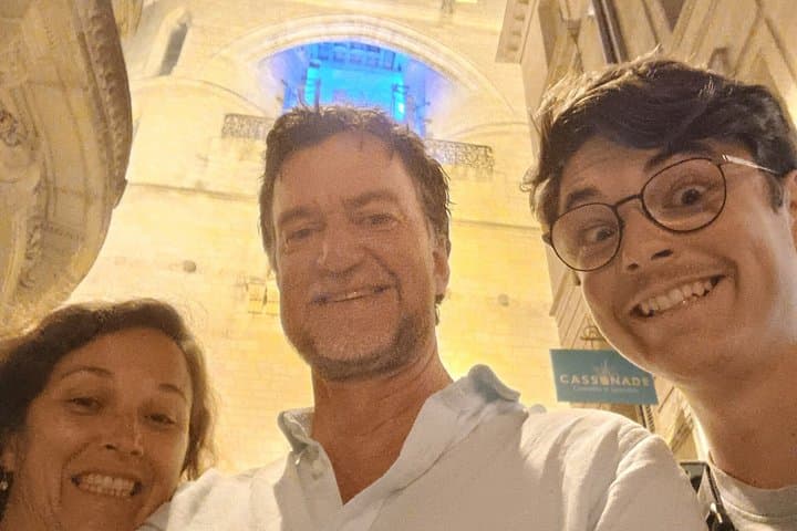Bordeaux Self-Guided City Walking Tour & Scavenger Hunt