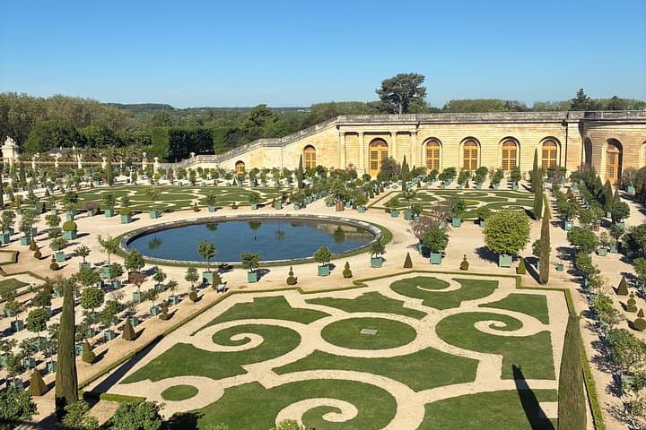 Versailles guided tour Trianon Gardens and entrance to the Castle