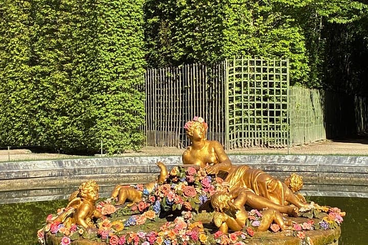 Versailles guided tour Trianon Gardens and entrance to the Castle
