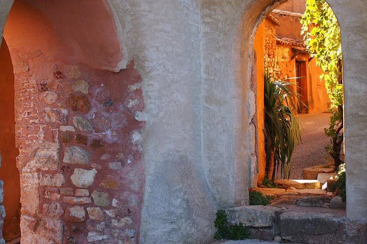 Luberon Villages Discovery Gordes Roussillon and Lourmarin