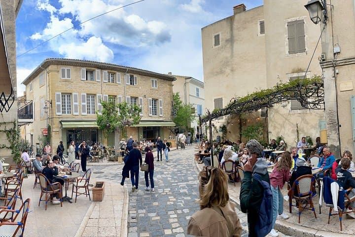 Luberon Villages Discovery Gordes Roussillon and Lourmarin