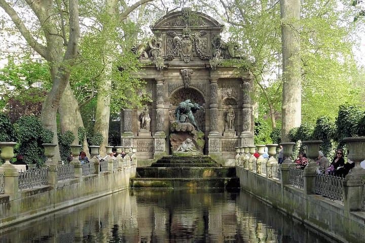 Luxembourg Garden Smartphone Tour in Paris