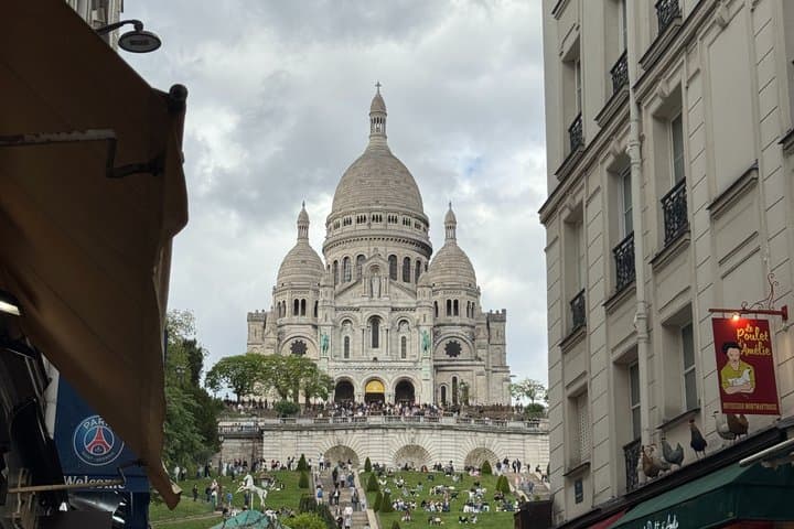 Authentic Paris Walking Tours in Montmartre