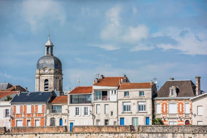 Hello La Rochelle: Private 2-Hour City Walk with Local Guide