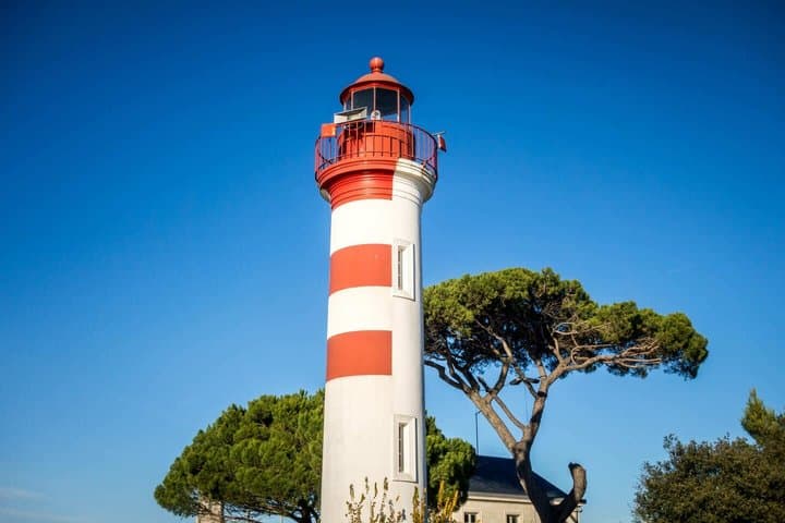 Hello La Rochelle: Private 2-Hour City Walk with Local Guide