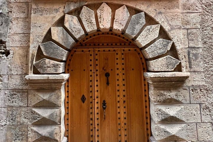 Pézenas Storytelling Tour in English