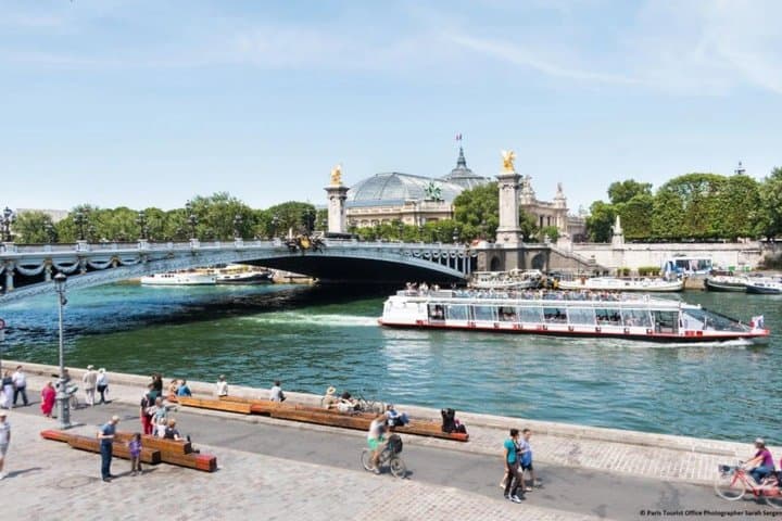 Seine River Cruise in Paris with Drink Ice Cream or Dessert