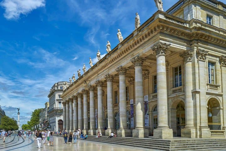 Bordeaux Walking Tour with Audioguide on your Smartphone