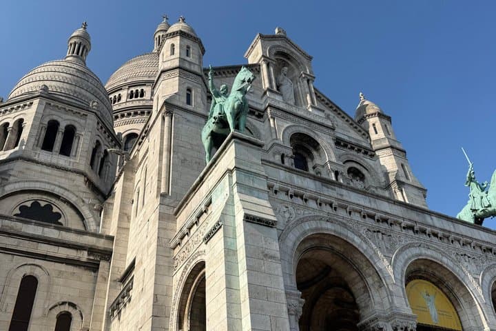 Moulin Rouge to Montmartre Outdoor Walking Tour