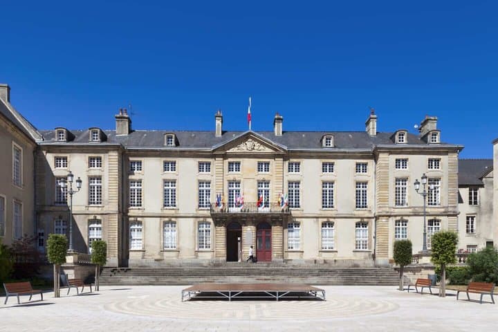 Hello Bayeux: Private 2-Hour Intro City Walk with Local Guide