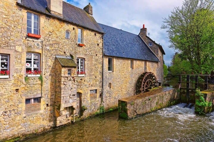 Hello Bayeux: Private 2-Hour Intro City Walk with Local Guide