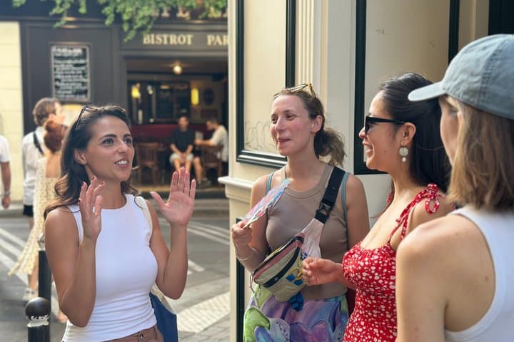 Oyster Tasting Tour with Champagne and Wine in Paris