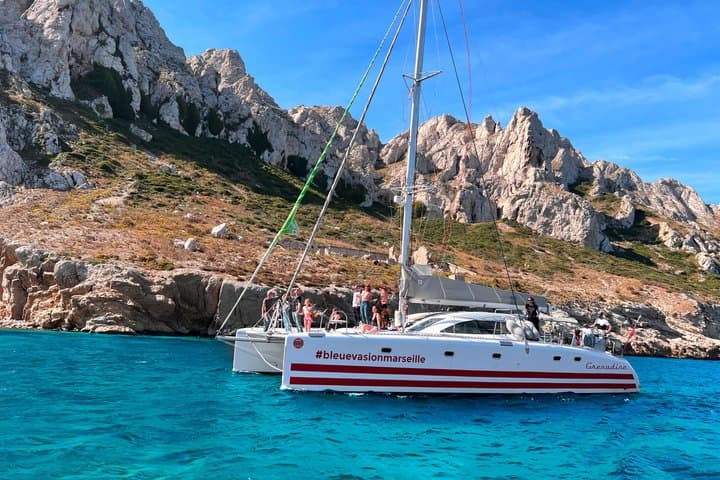 Catamaran day trip in the Calanques with Swimming