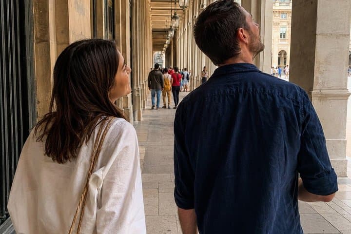 Paris: Louvre Area: Self-Guided Scavenger Hunt & Walking Tour