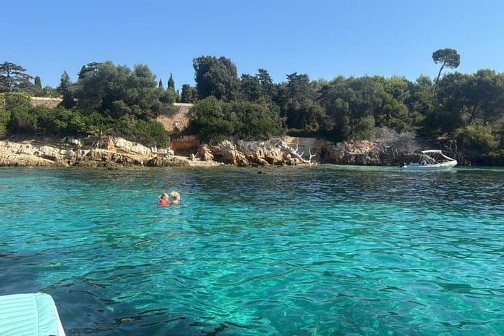 Private Morning Boat Tour to Lérins Islands with Snorkeling