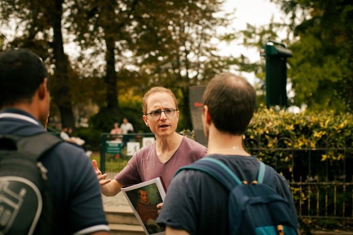 Guided tour of criminal Paris