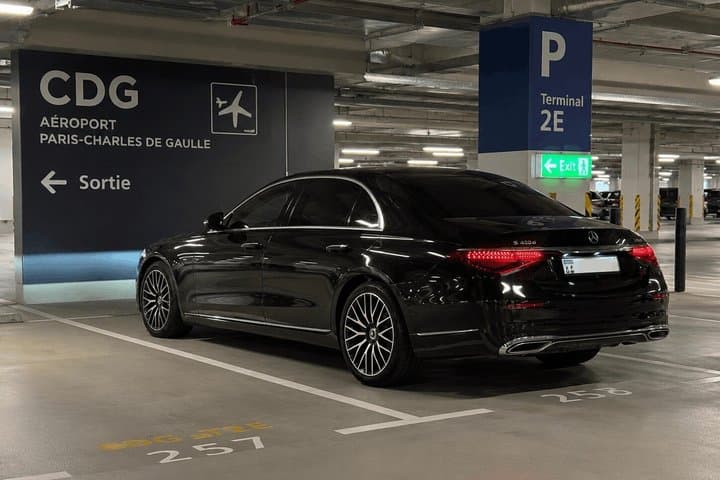 Private Transfer from Central Paris to Charles de Gaulle Airport