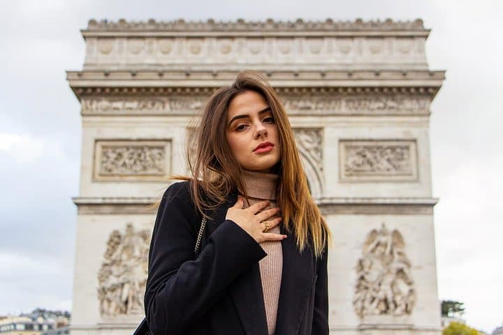 Paris: Professional Photoshoot at the Arc de Triomphe