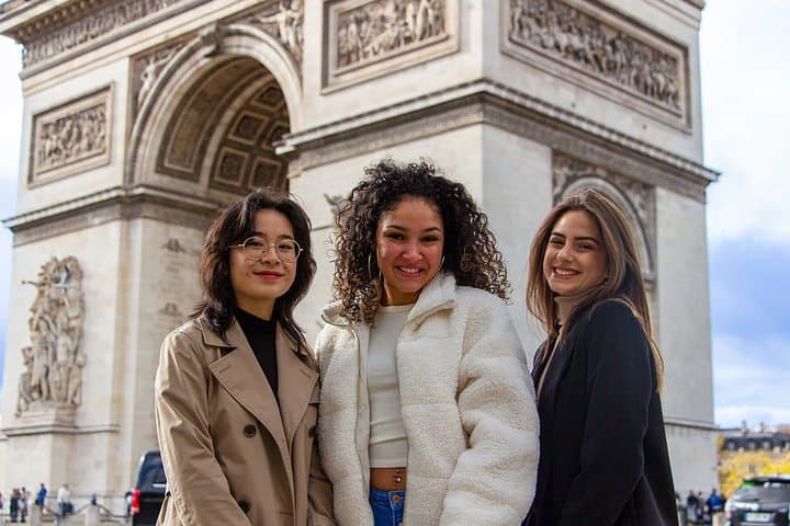 Paris: Professional Photoshoot at the Arc de Triomphe