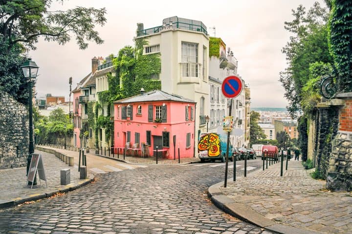 Paris 10+ Sights: Montmartre & Sacré-Coeur Walking Tour