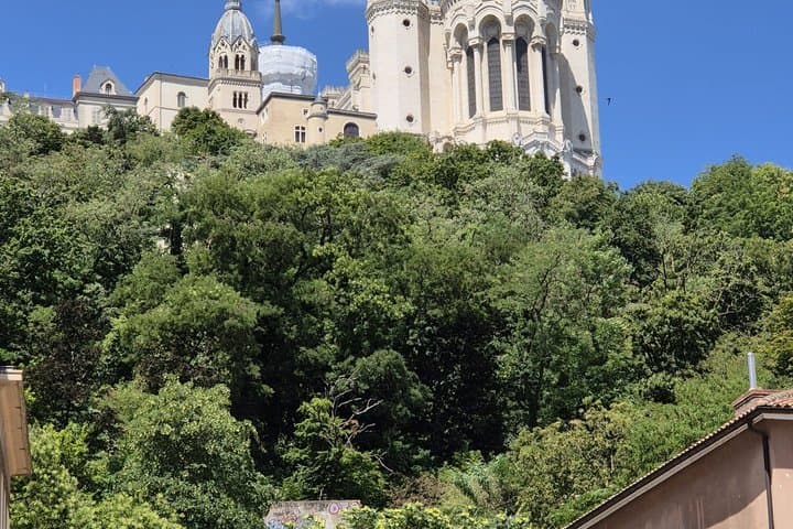 Lyon Old Town Walking Tour in Traboules and Fourvière Funicular