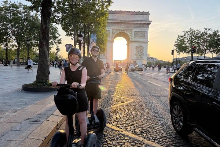 Paris: Experience Segway Top Highlights Small Group 2 Hours