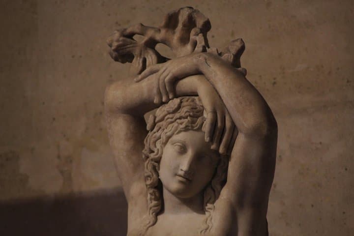 Paris Louvre Museum Guided Tour with Reserved Access Tickets