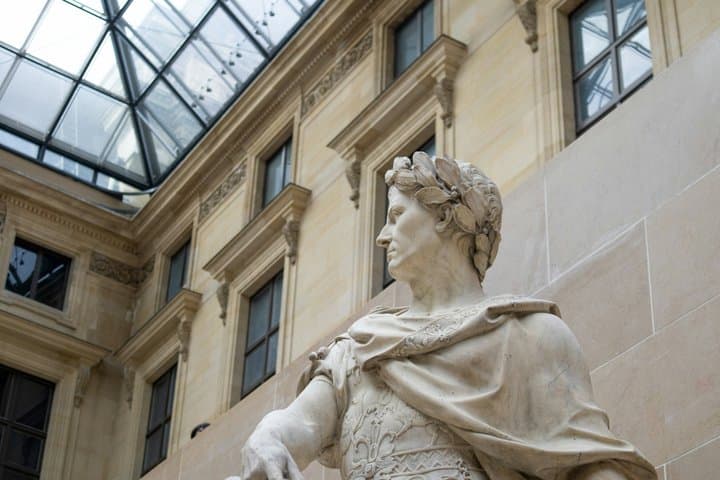 Paris Louvre Museum Guided Tour with Reserved Access Tickets