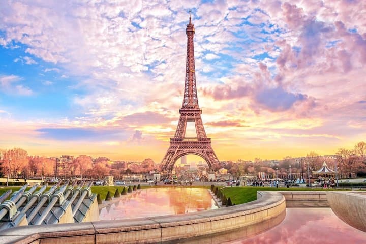 Paris's Old Town and Top 10 Sights Private Car Tour