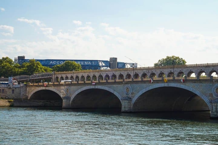 Self Guided along the Seine River Tour of Paris