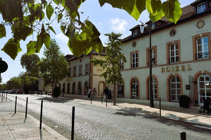 Champagne Small Group Tour 2 Wineries Épernay and Hautvillers