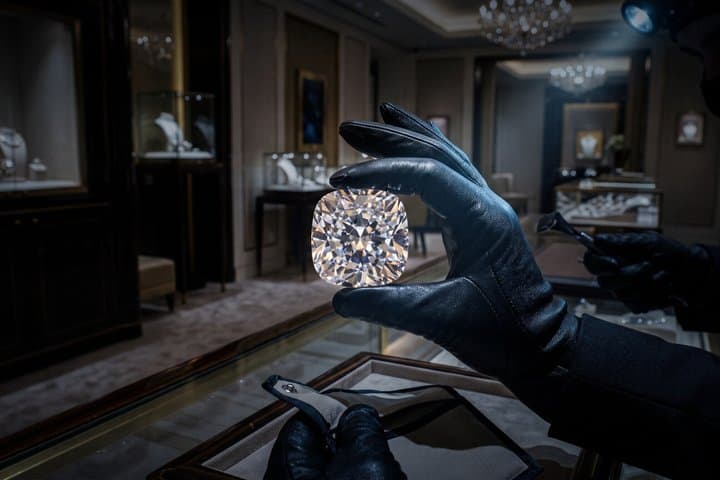 True Crime Walking Tour Paris Louvre Art Heists and Scandals