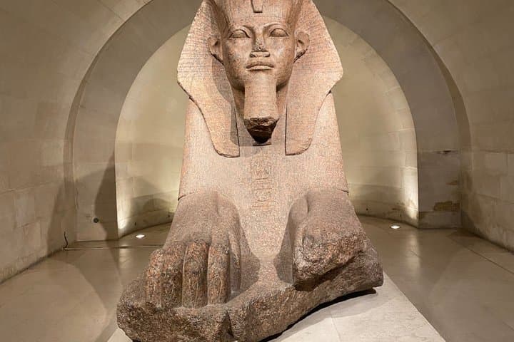 Private tour of the Louvre Masterpieces with Italian guide