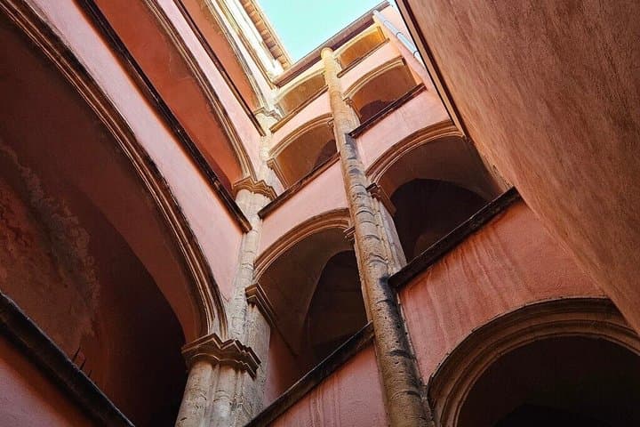 Lyon History and Must See Walking Tour (Tips-Based)