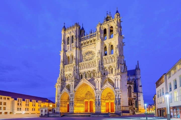 Amiens City Walk with Audio Guide in 7 Languages on your Phone