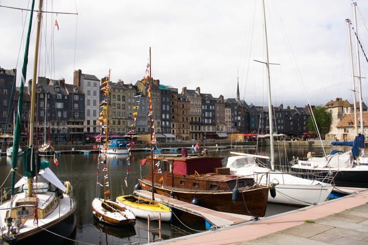 Private Normandy Highlights Tour Rouen Etretat and Honfleur