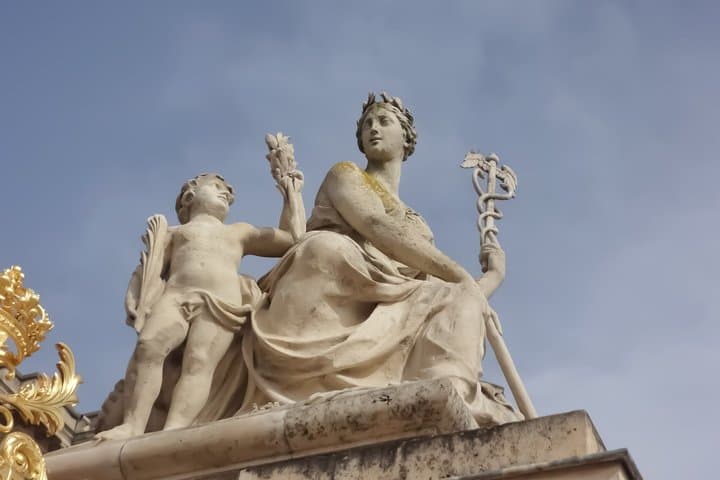 Entrance to the Palace of Versailles in Paris with Audio Guide APP