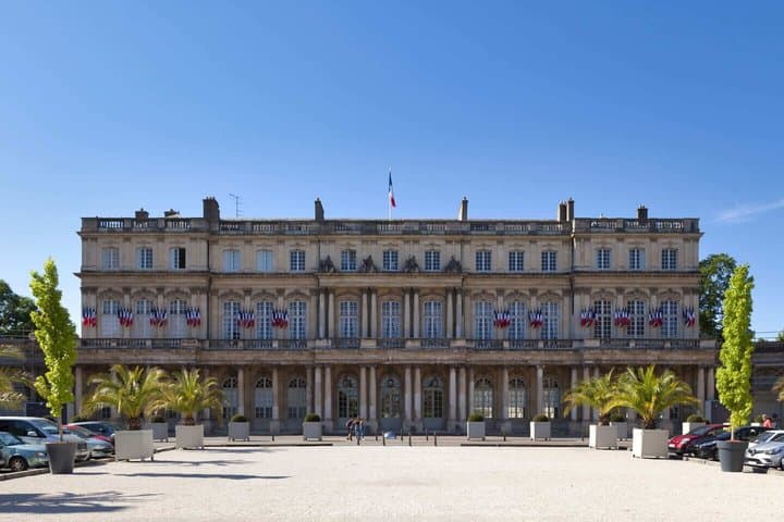 Hello Nancy: Private 2-Hour Intro City Walk with Local Guide