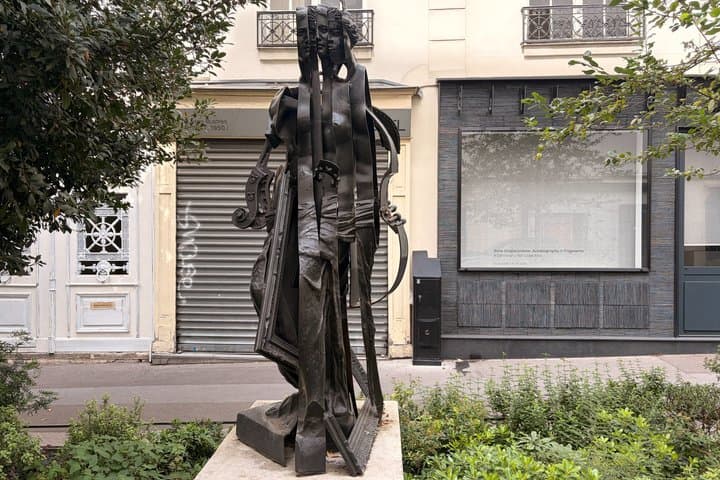 Saint Germain des Prés Walking Tour in Paris