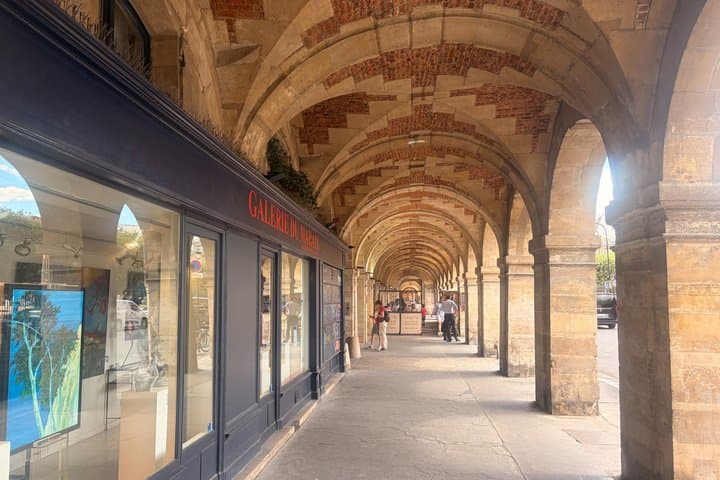 Le Marais Walking Tour Food Fashion Parisian Life