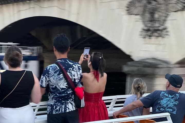 Paris: Evening Lights Cruise with Legendary Bateaux-Mouches