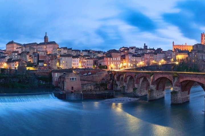TOP Albi: Private Guided Tour with Your Mobile