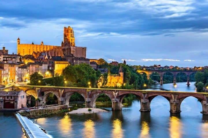 TOP Albi: Private Guided Tour with Your Mobile